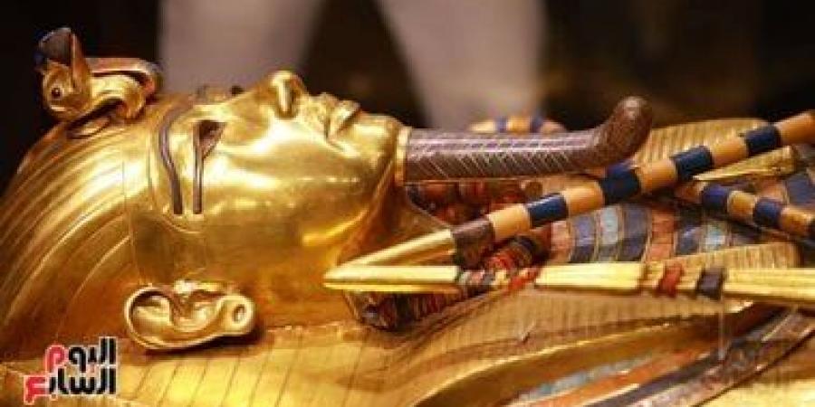جولة استثنائية داخل عالم توت عنخ آمون.. القناع الذهبى يتألق بالمتحف المصرى الكبير