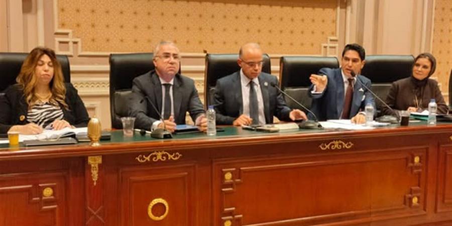 "اقتصادية الشيوخ" تناقش دراسة "الأثر التشريعي لقانون الاستثمار"