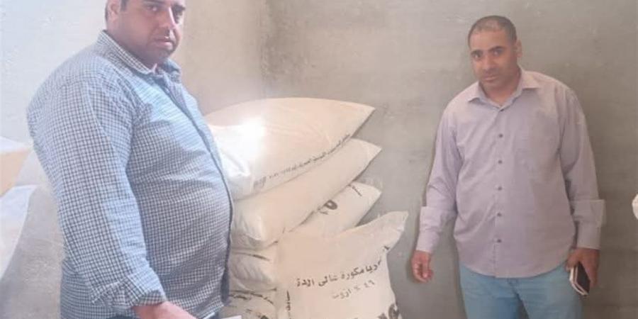 ضبط مصنع بداخله 430 طنًا من الأسمدة الصناعية المغشوشة في البحيرة