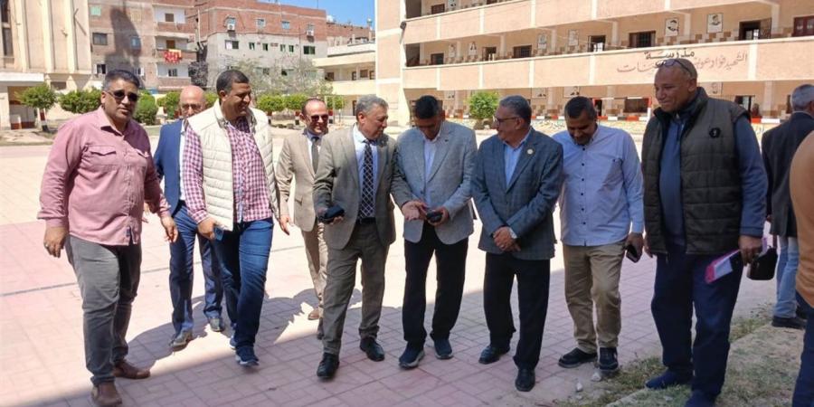 جولة لمتابعة أعمال إنشاء جناح جديد لمواجهة الكثافات بمدرسة أبو المطامير في البحيرة