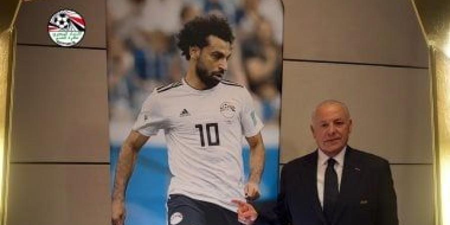 هاني أبو ريدة يطمئن على جاهزية محمد صلاح للمونديال