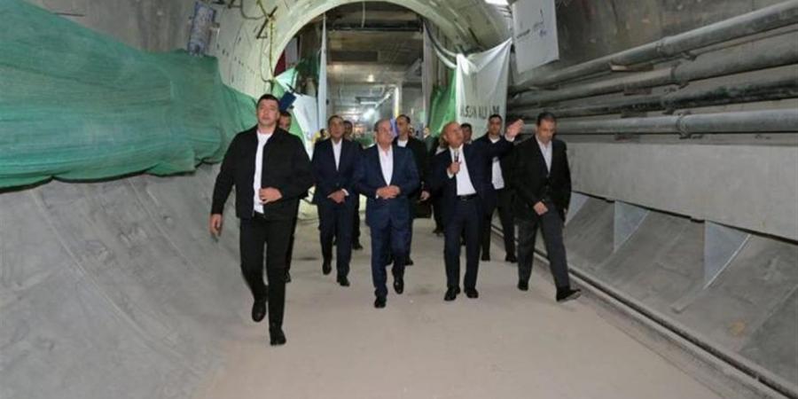 تفاصيل تفقد الرئيس السيسي للأعمال بمشروع محطة مترو الأهرامات (فيديو)