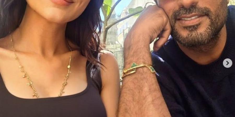 مي عمر تشارك الجمهور صور سيلفي مع زوجها