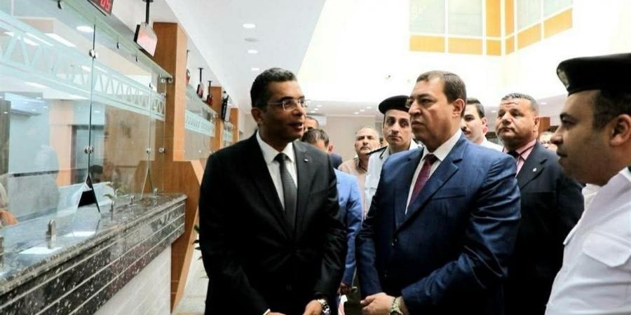 محافظ البحر الأحمر يتفقد وحدة مرور سفاجا الجديدة ويؤكد: نقلة نوعية في مستوى الخدمات