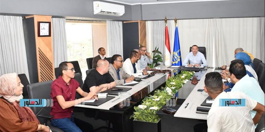 محافظ أسوان: سياسة العمل داخل المحافظة ترتكز على تطبيق القانون دون استثناءات