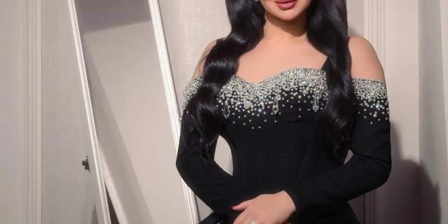 في سنّ الـ55... نجمة شهيرة تعلن حملها بتوأم!