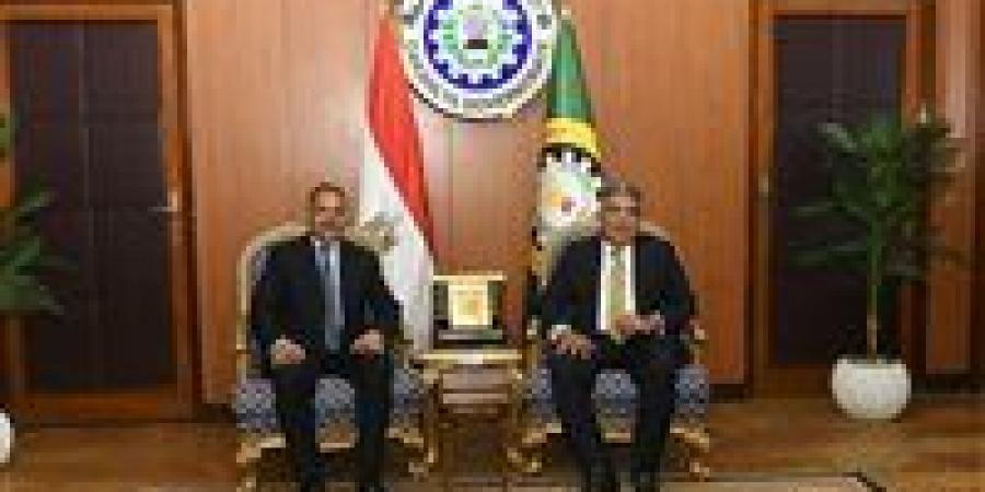 محافظ الدقهلية يستقبل محافظ الشرقية على هامش مؤتمر وحدات الكلى بالمنصورة