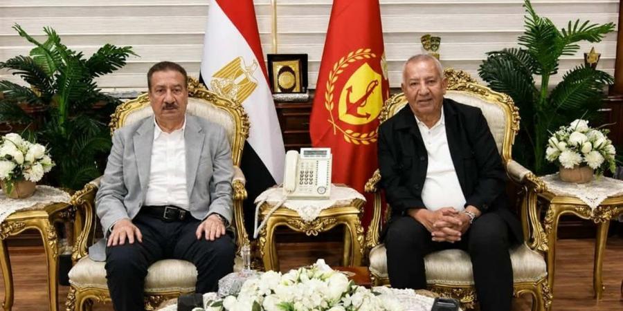 محافظ بورسعيد يلتقي كامل أبو علي رئيس النادي المصري