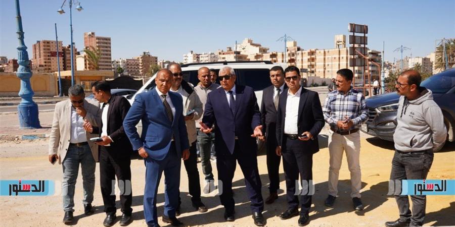 محافظ مطروح يوجه بتعظيم الاستفادة من كوبري روميل ويتفقد تطوير الكورنيش الشرقي