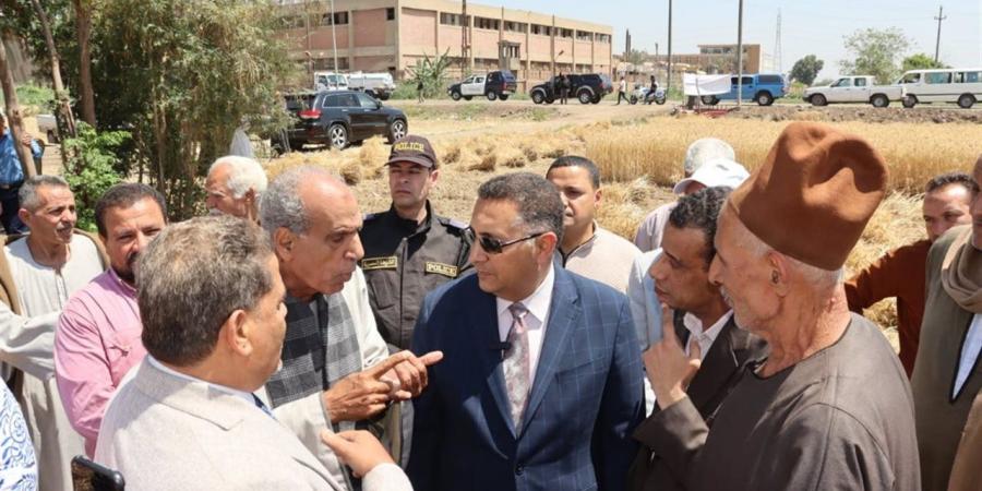 محافظ القليوبية يتفقد موسم حصاد القمح.. ويؤكد على دعم المزارع وتحقيق الأمن الغذائي