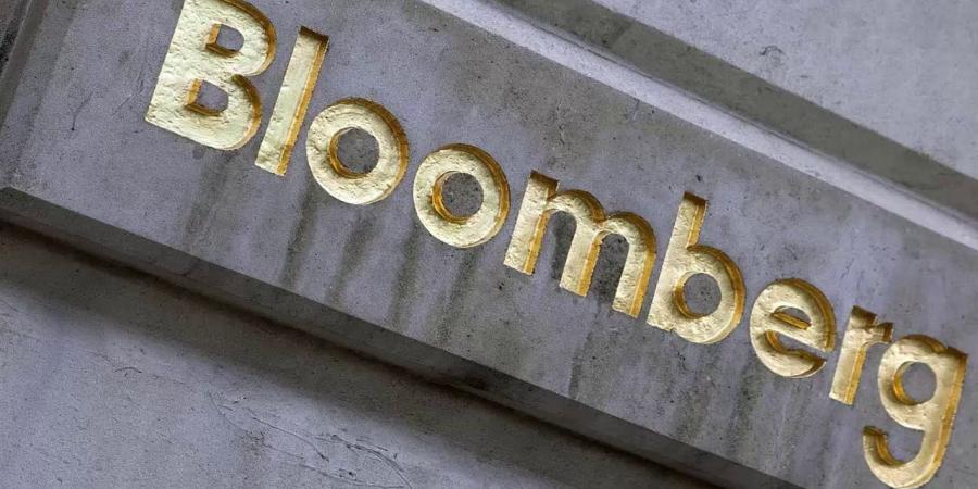 "بلومبرج" ترصد إشادات مؤسسات التصنيف العالمية بعد موافقة مصر للتعاقد مع الثلاثة الكبار