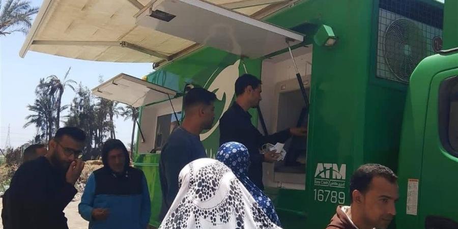 استجابة للأهالي.. محافظ دمياط يوجه بسيارة متنقلة للخدمات البريدية