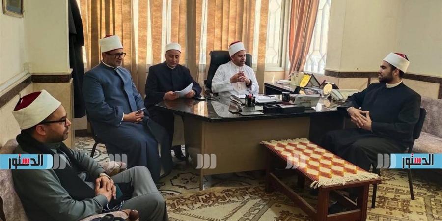 مدير "أوقاف مطروح" يعقد اجتماعًا موسعًا للجنة الدعوية الإلكترونية لتعزيز الأداء الرقمي
