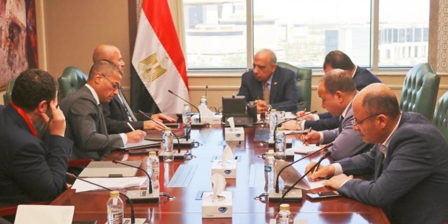 "عصمت" يبحث مع "إنكوم" آليات تأمين التغذية الكهربائية لمشروع مركز بيانات عالمي