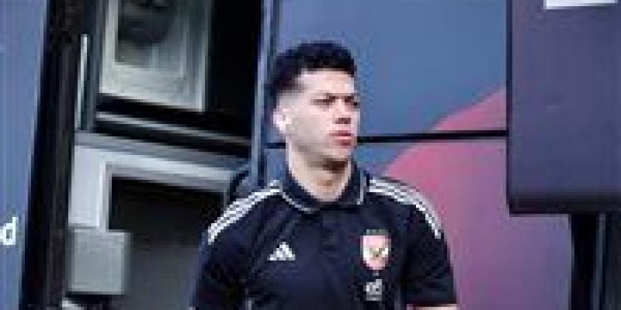 وصول لاعبي الأهلي لاستاد القاهرة استعداداً لمواجهة الزمالك فى قمة الليلة بالدوري.. صور