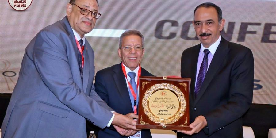 نقيب الأطباء ومحافظ سوهاج يفتتحان المؤتمر الأول لنقابة أطباء سوهاج