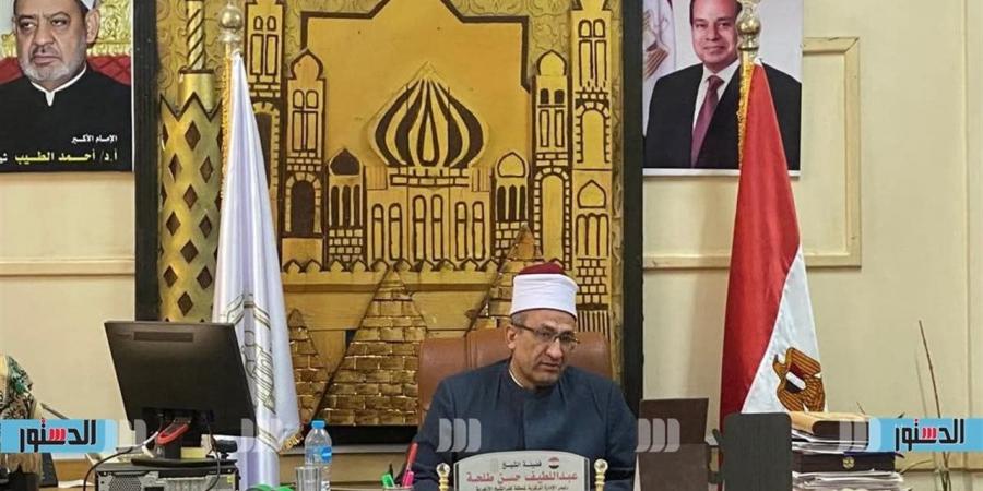 اجتماع موسع لتعزيز الانضباط الإداري بالمنطقة الأزهرية في كفر الشيخ