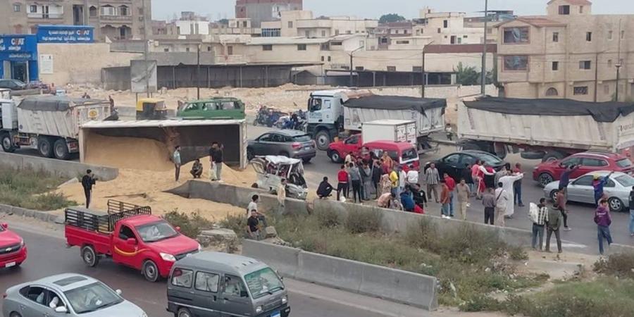 أسماء مصابي حادث انقلاب سيارة نقل ثقيل فوق ميكروباص غرب الإسكندرية