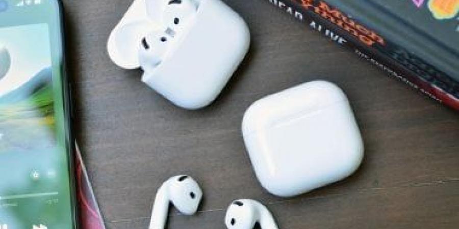 كاميرات داخل AirPods؟ خطوة غامضة جديدة من Apple تثير الجدل