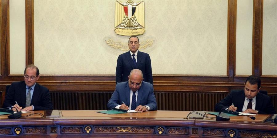 مدبولي يشهد توقيع "بروتوكول اتفاق" بين "تحيا مصر" القابضة للاستثمار والتنمية ووزارتي "الكهرباء" و"المالية"