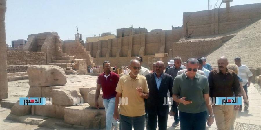 محافظ أسوان يفاجئ العاملين بمعبد إدفو بجولة ميدانية