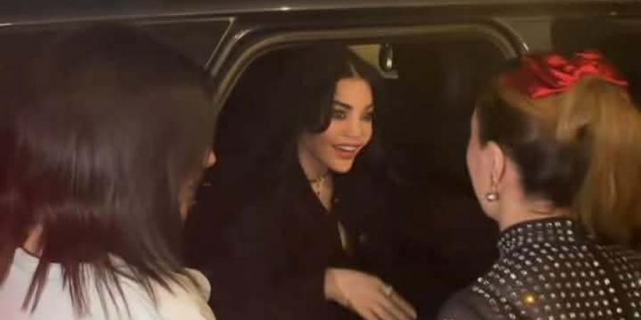 هيفاء وهبي تصل القاهرة لإحياء حفلها الغنائي بعد انتهاء أزمتها مع نقابة الموسيقيين