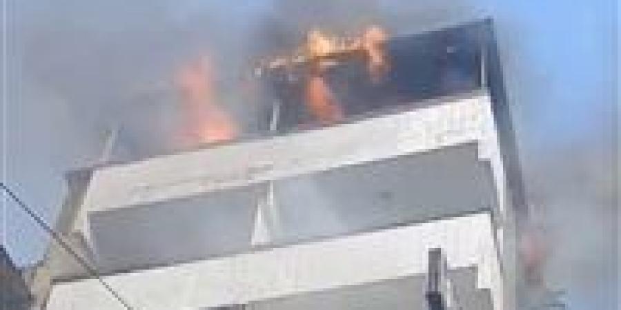 "نيران في سماء بورسعيد".. حريق يلتهم طابق فندق