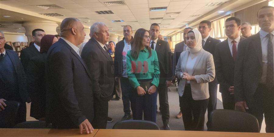 وزيرة الثقافة تتفقد مكتبة الاطلاع في مطروح وتتابع الأنشطة الفنية