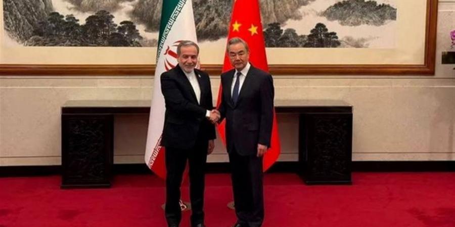 في ظل تصاعد التوتر بين طهران وواشنطن.. ماذا وراء زيارة عراقجي إلى بكين؟