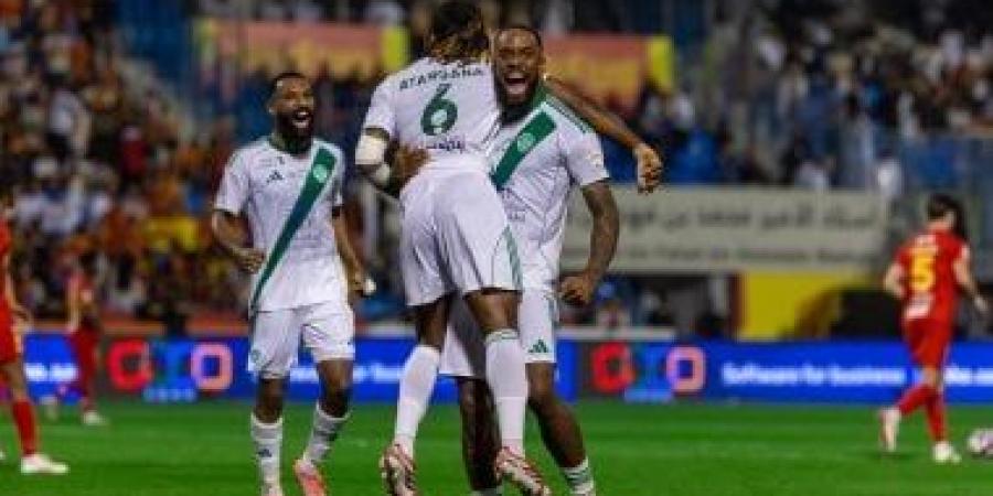 الأهلي يستضيف الفتح لمواصلة انتصاراته في الدوري السعودي