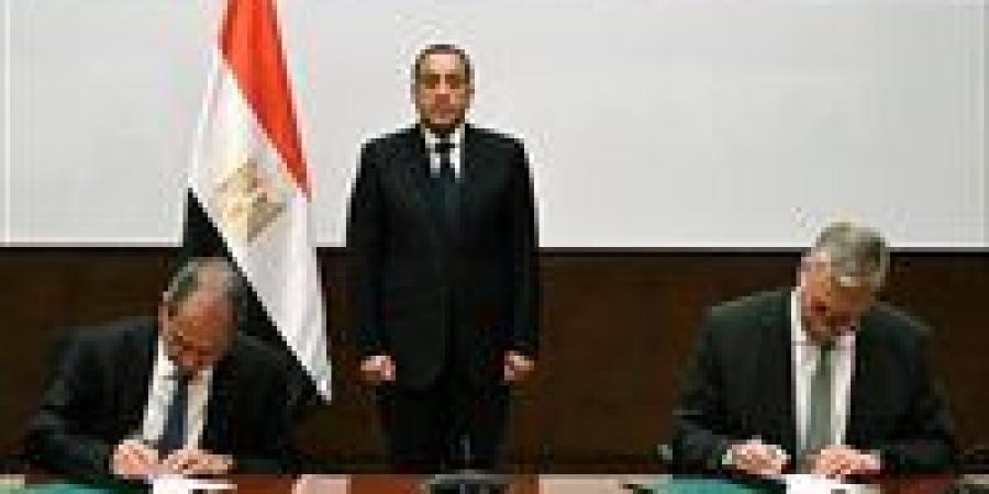 رئيس الوزراء يشهد توقيع اتفاقية لتأهيل شبكات الغاز اللبنانية بخبرات قطاع البترول