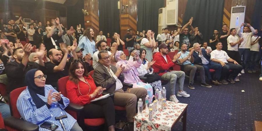 جامعة القاهرة تحتضن إبداعات طلابية جريئة في مهرجان المسرح الجامعي للعروض الطويلة