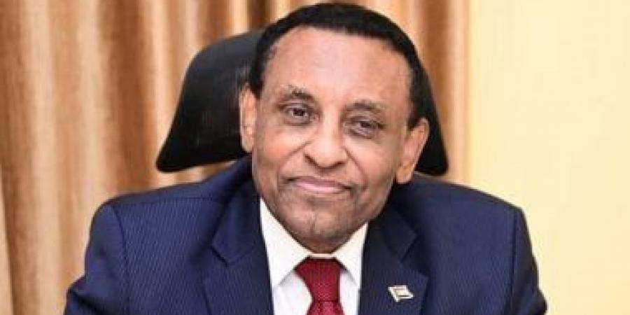 رئيس وزراء السودان يتفقد مطار الخرطوم