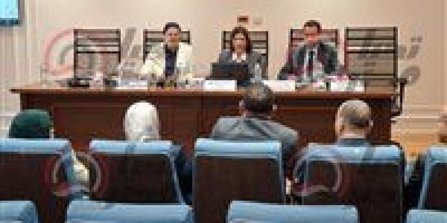 فلوس على الورق.. رئيس تضامن البرلمان تتساءل عن بند 40 الف جنيه ملابس بالمجلس القومي للأمومة والطفولة: بتتصرف في ايه؟
