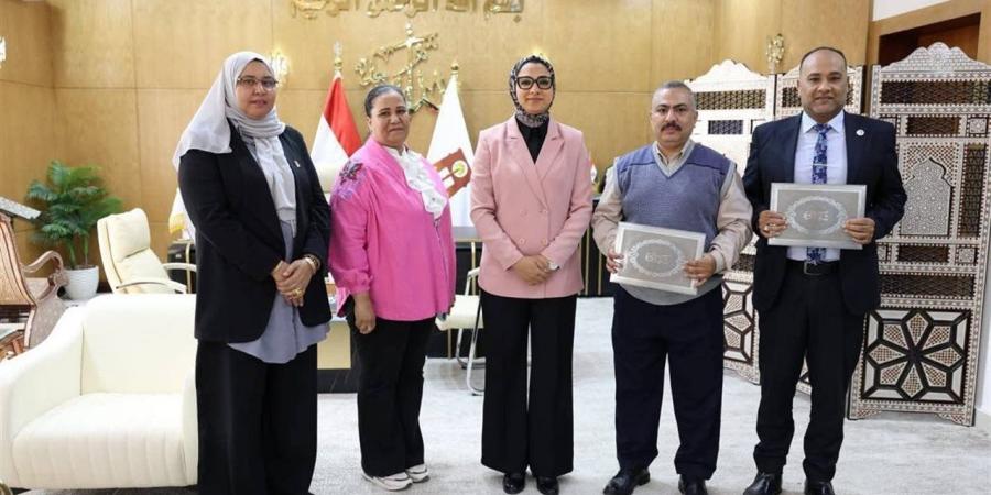 محافظ الوادي الجديد تُكرم مدربي مركز سقارة في ختام برنامج تدريبي للعاملين بالديوان العام