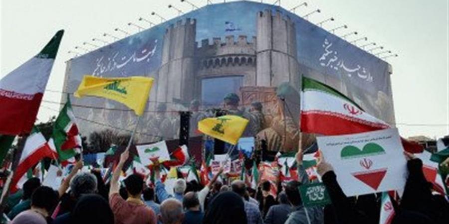 مظاهرة حاشدة في طهران.. وترقب شعبي لقرار ترامب باستئناف الحرب