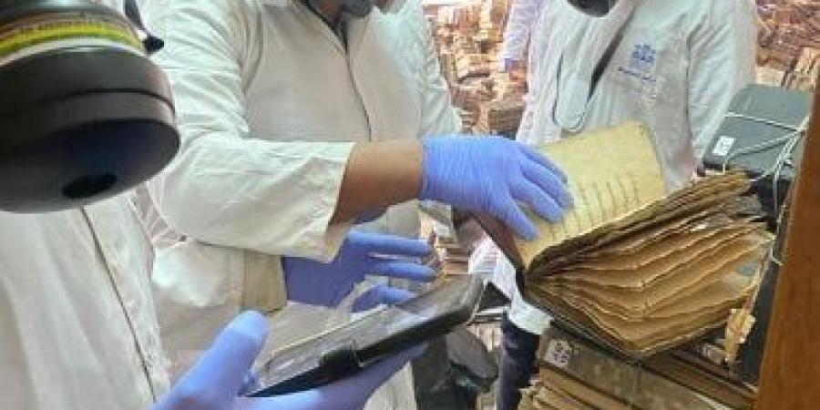 وزارة الثقافة تنهى تعقيم محتويات مكتبة البلدية بدمنهور وتبدأ ترميم الكتب