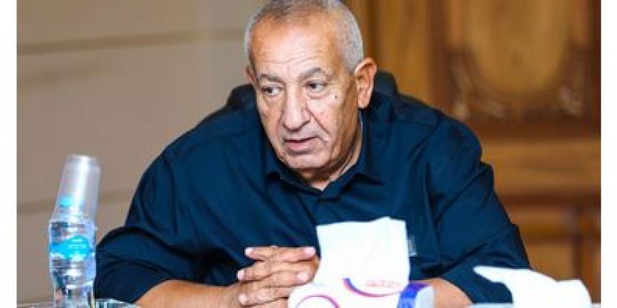 كامل أبو علي يدعم معسكر المصري قبل مواجهتي الأهلي وزد