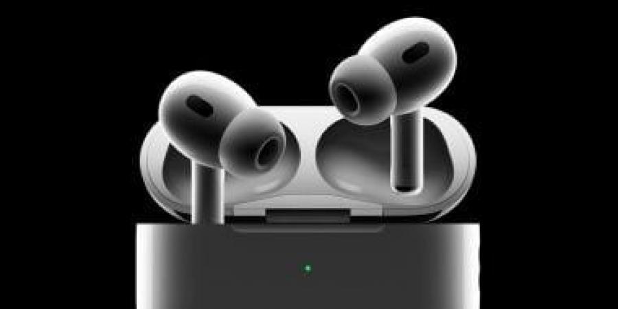 AirPods بكاميرات مدمجة.. أغرب منتج من آبل يقترب من الحقيقة