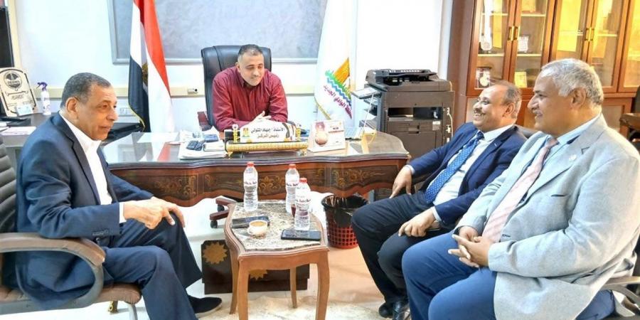 رئيس مركز الداخلة يستقبل عددًا من القيادات التنفيذية والبرلمانية لبحث ملفات التنمية والخدمات