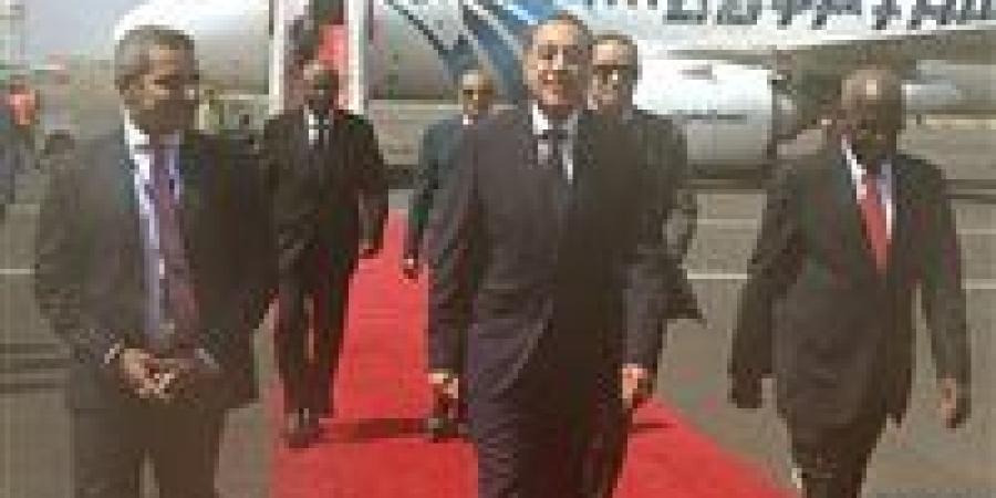 رئيس الوزراء يصل إلى جيبوتي للمشاركة في مراسم تنصيب الرئيس «إسماعيل عمر جيله»