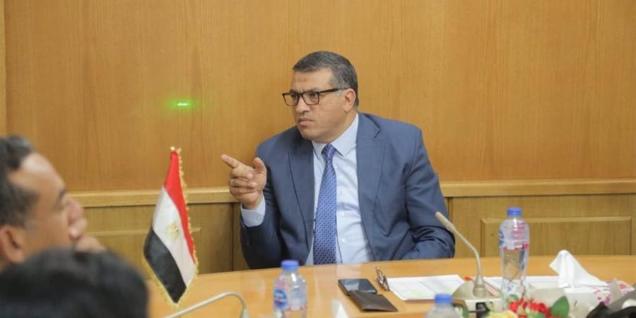 بتوجيهات المحافظ.. تحرير 11 محضرًا لسيارات "كسح" تُفرغ الصرف الصحي بترع أبوتشت