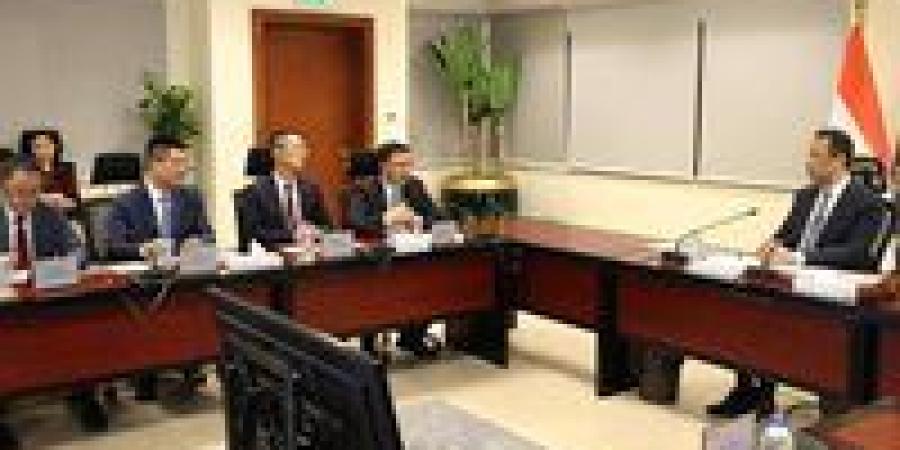 وزير الاتصالات يبحث مع مسئولي شركة هواوي Huawei تعزيز التعاون في مجال الاتصالات