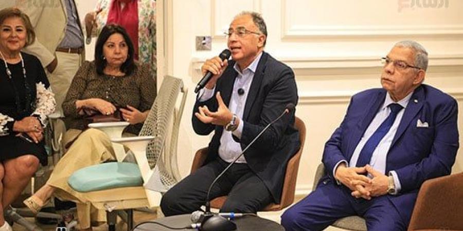 أشرف العشماوى: الجوائز لا تصنع الكاتب لكنها تمنحه الإنصاف