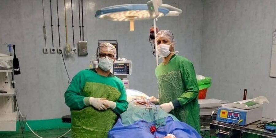 نجاح جراحة دقيقة لتثبيت الفقرات وإزالة الضغط عن النخاع الشوكي بمستشفى قويسنا المركزي