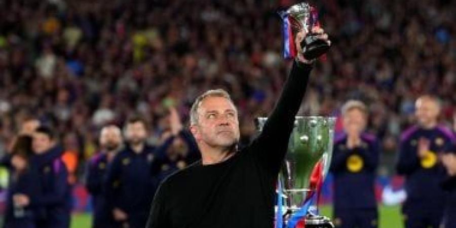 هانزي فليك يوافق على تجديد عقده مع برشلونة حتى 2028
