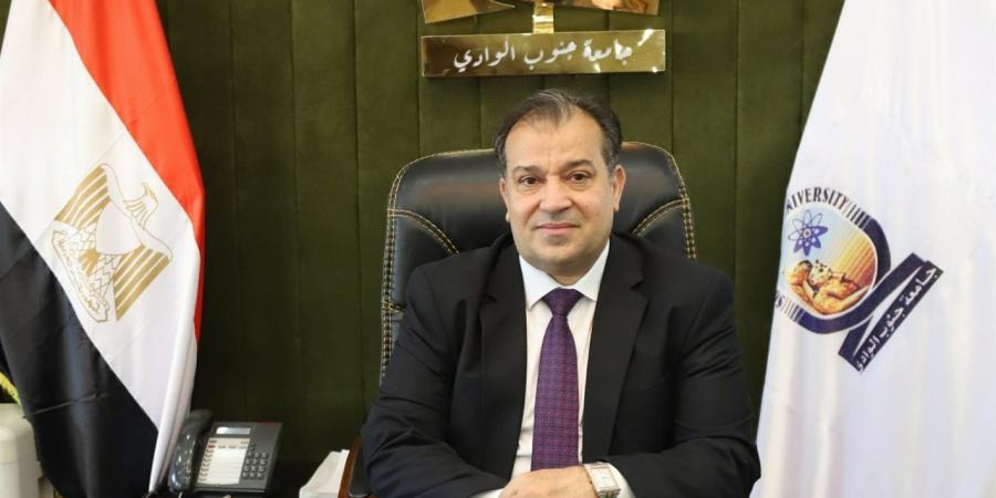 رئيس جامعة قنا: تكامل مع أجهزة المحافظة من أجل توفير خدمة صحية جيدة