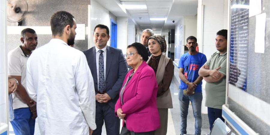 نائب وزير الصحة تجري جولة موسعة بقنا لمتابعة الاستراتيجية السكانية وتطوير الرعاية الطبية