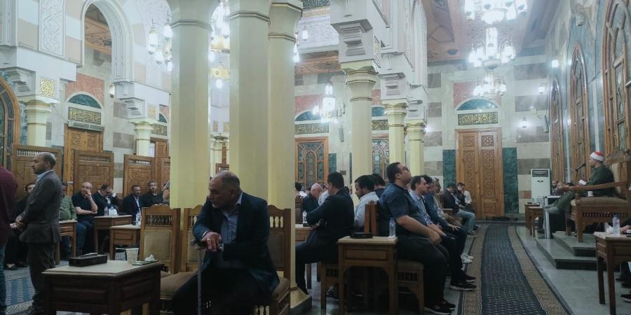 صحفيون وكتاب يؤدون واجب العزاء فى سيد العديسى بعمر مكرم