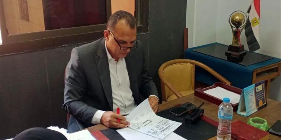 رئيس مدينة دمنهور يسرع وتيرة العمل بملف التصالح ويعتمد 80 نموذج "8" نهائيًا